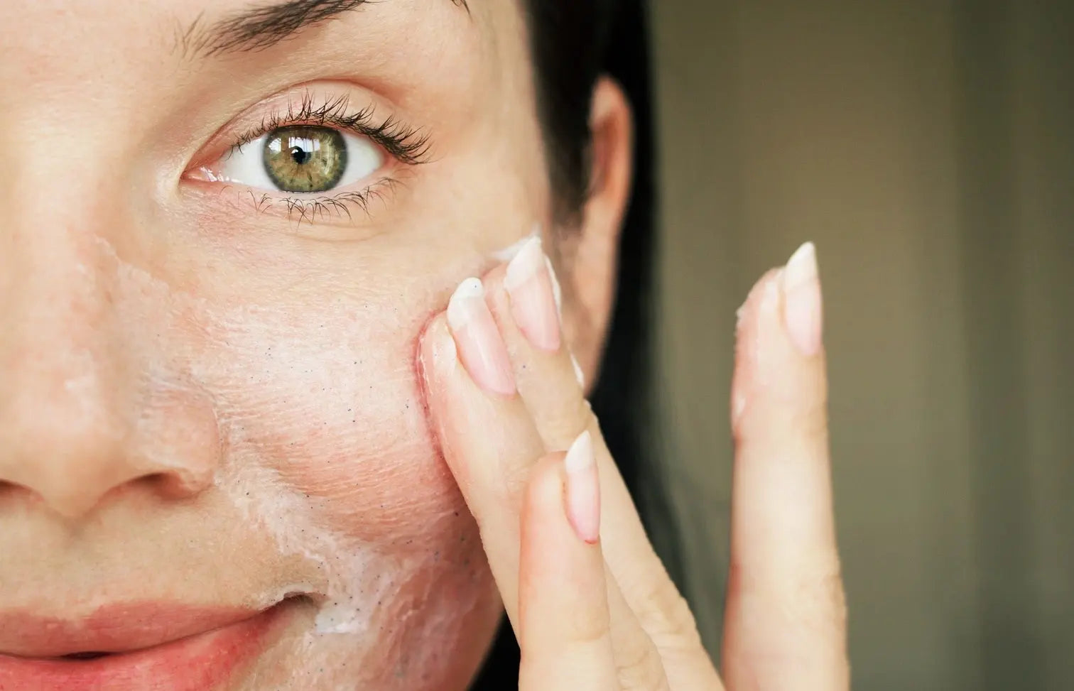 How to Remove Lingering Dead Skin Cells On the Face & Body