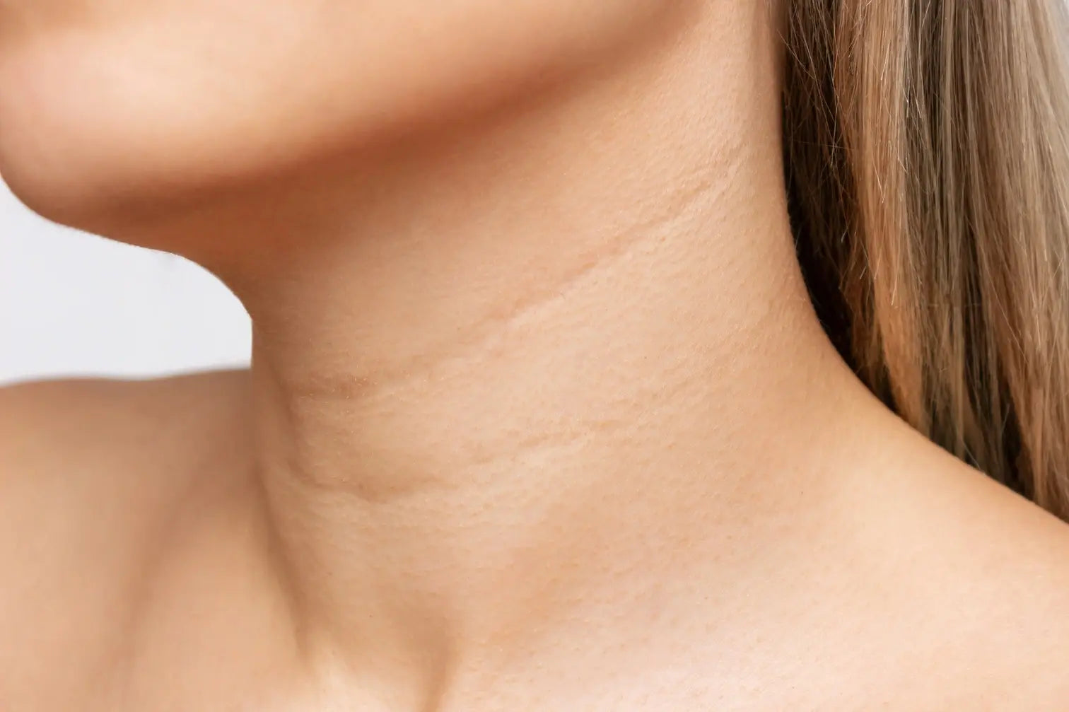 6 Tips and Tricks for a Youthful Neck