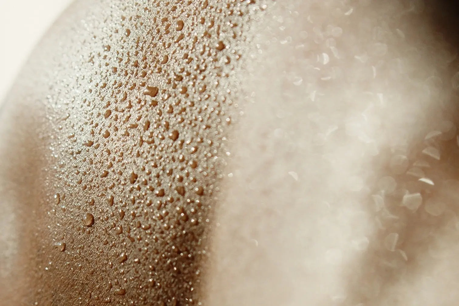 Exploring the Difference Between Hydrating and Moisturizing Your Skin